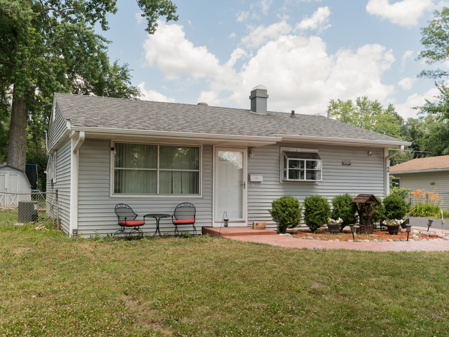 2 Sparrow Road Carpentersville, IL 60110 - Photo 5 of 19 Gallery Image 5