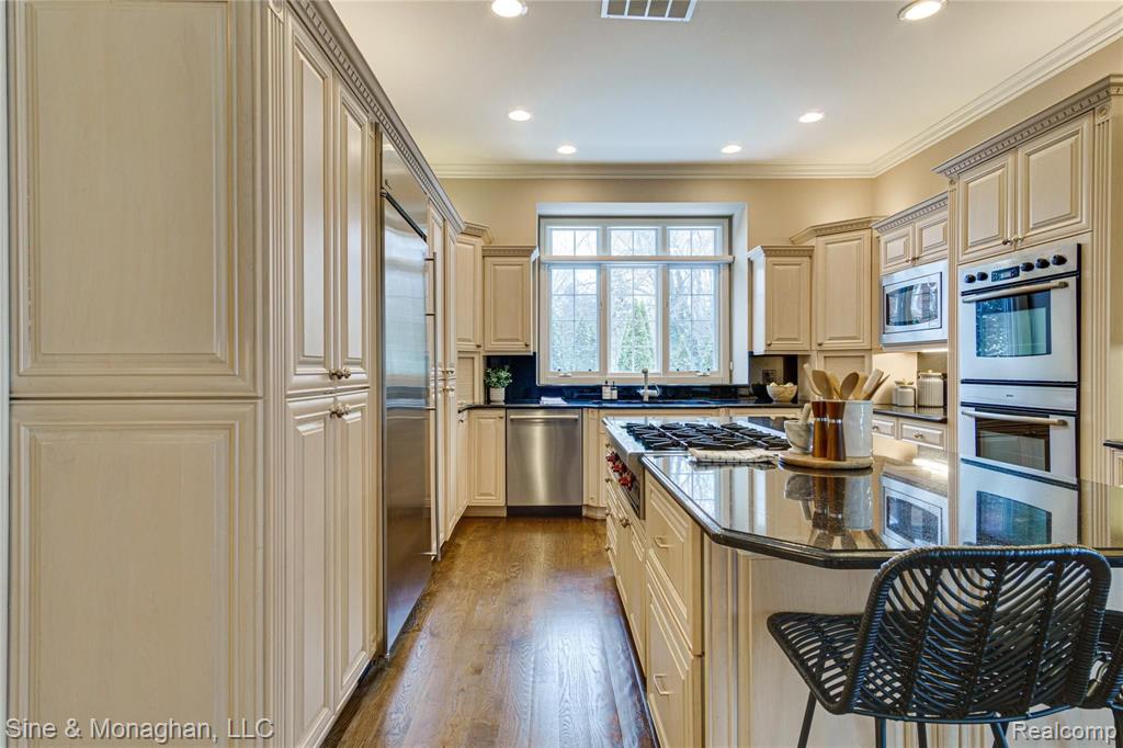45 Roslyn Road Grosse Pointe Shores, MI 48236 - Photo 21 of 88