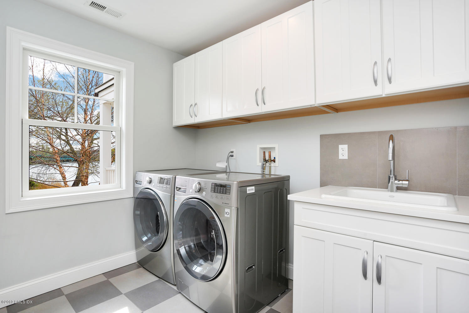 35 Chapel Lane Riverside, CT 06878 - Photo 36 of 45 a utility room with dryer and washer