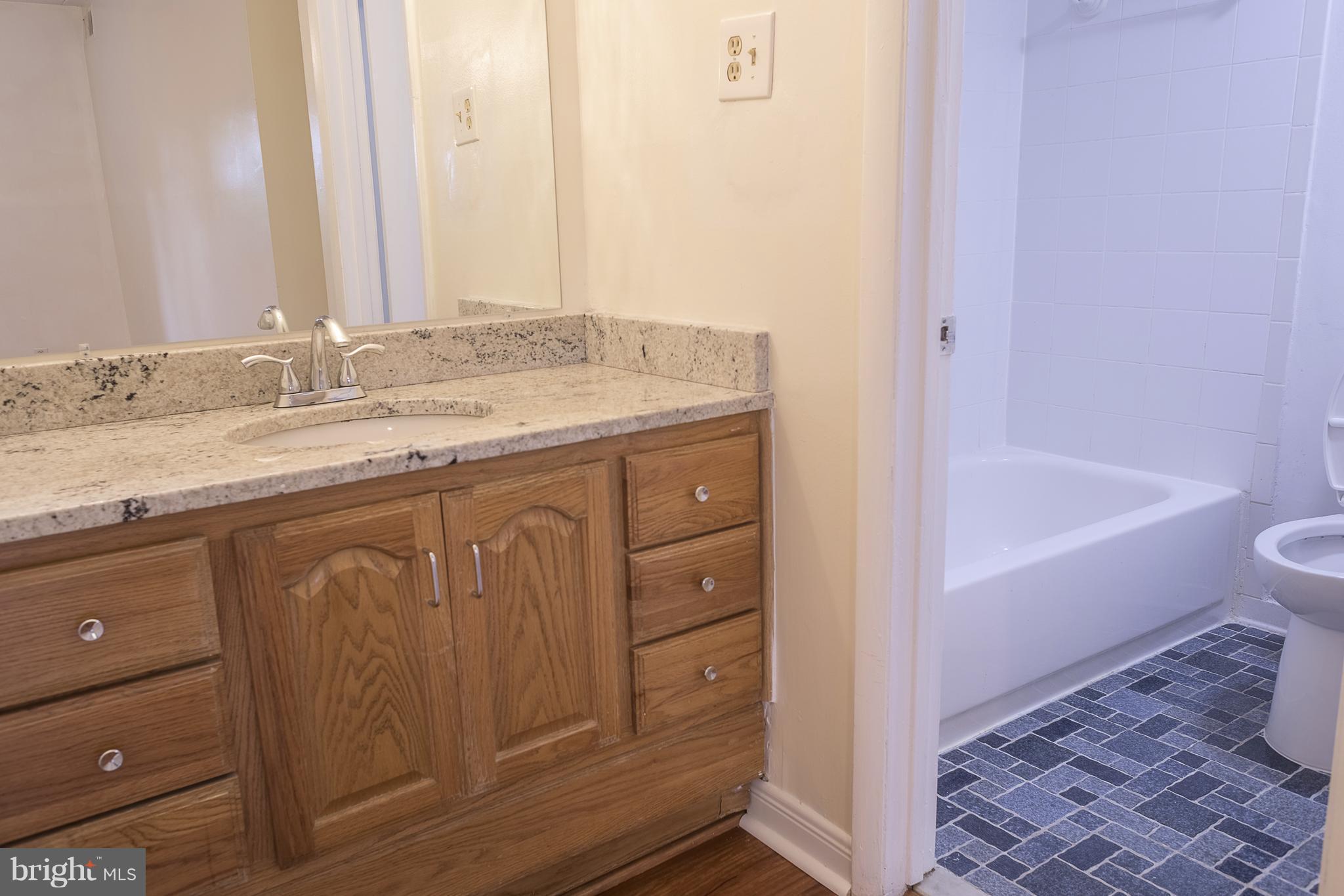 6250 Edsall Road, Unit 102 Alexandria, VA 22312 - Photo 17 of 18 Bath (Master)
