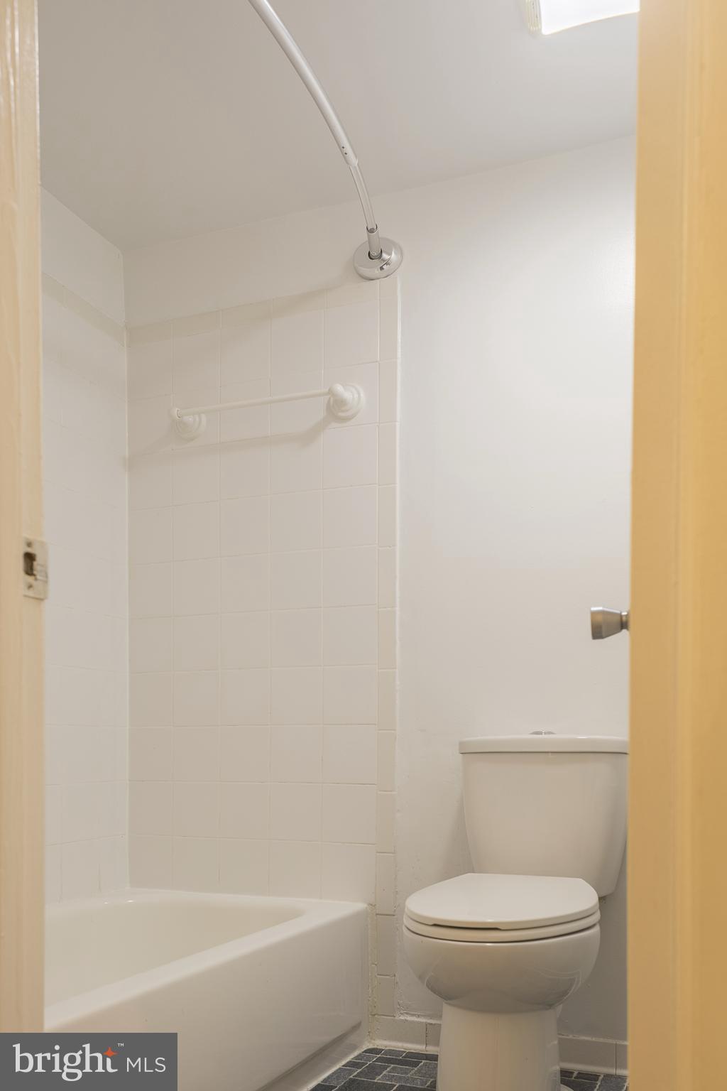 6250 Edsall Road, Unit 102 Alexandria, VA 22312 - Photo 18 of 18 Bath (Master)
