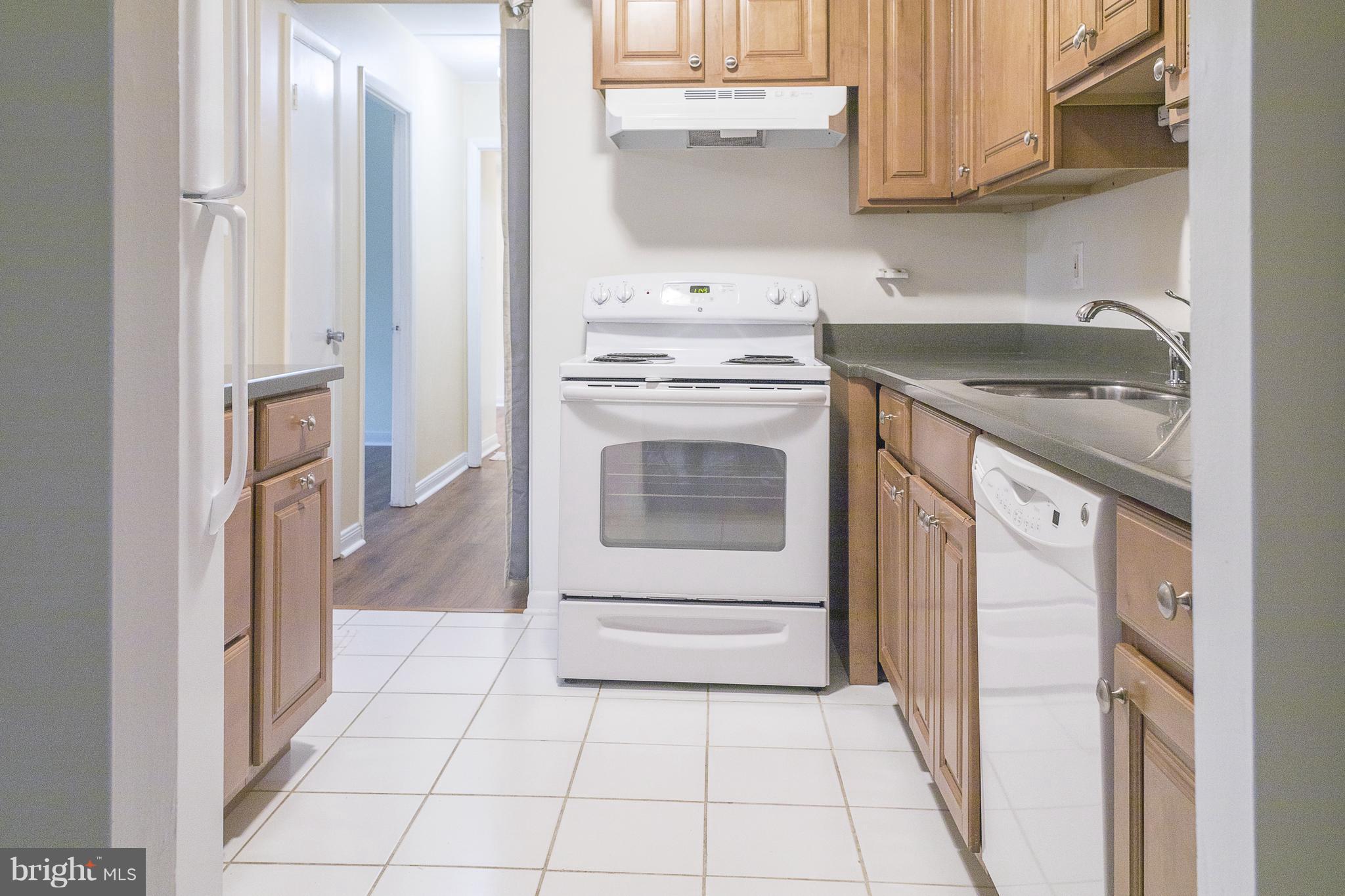 6250 Edsall Road, Unit 102 Alexandria, VA 22312 - Photo 7 of 18 Kitchen