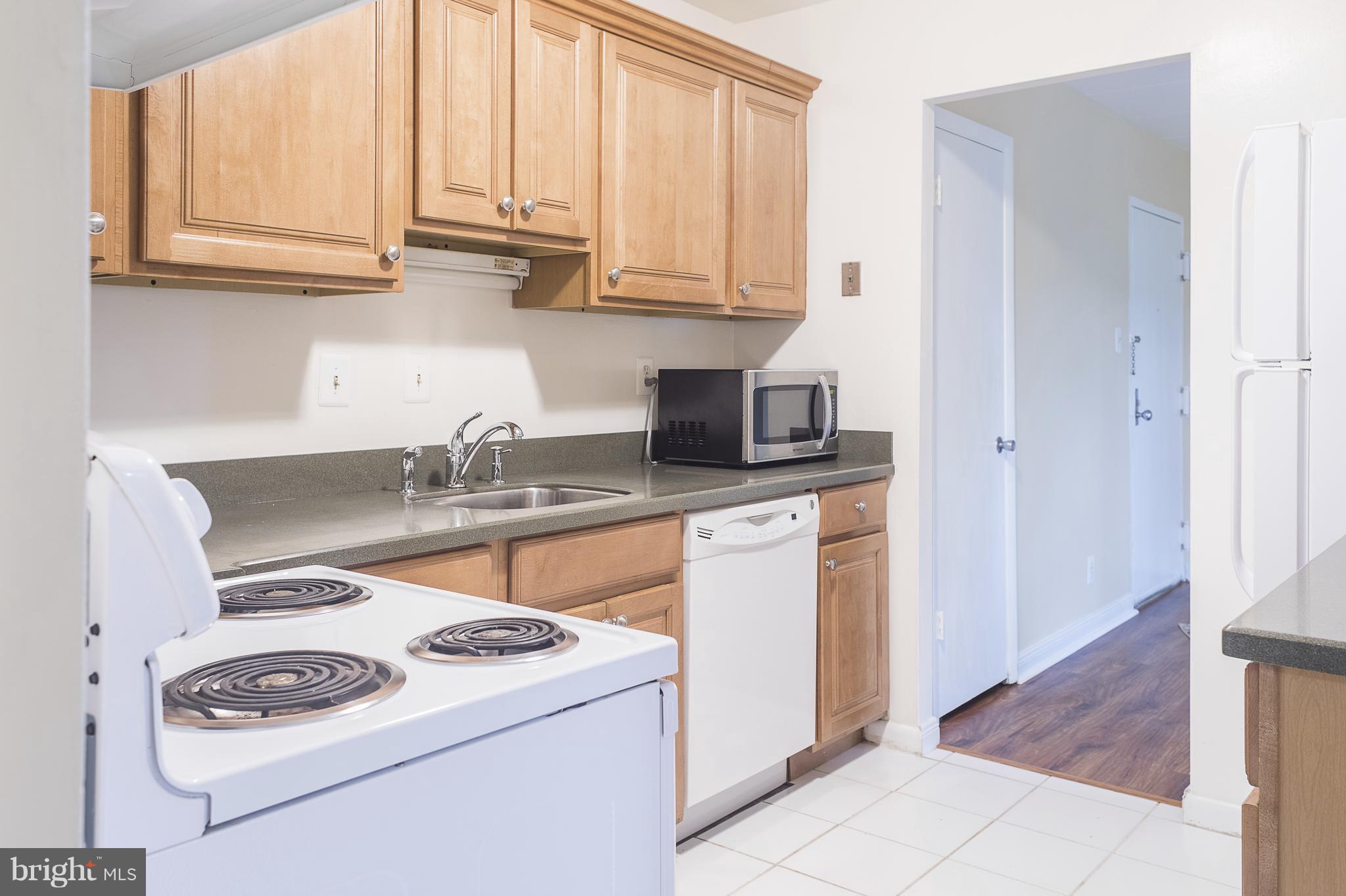 6250 Edsall Road, Unit 102 Alexandria, VA 22312 - Photo 8 of 18 Kitchen