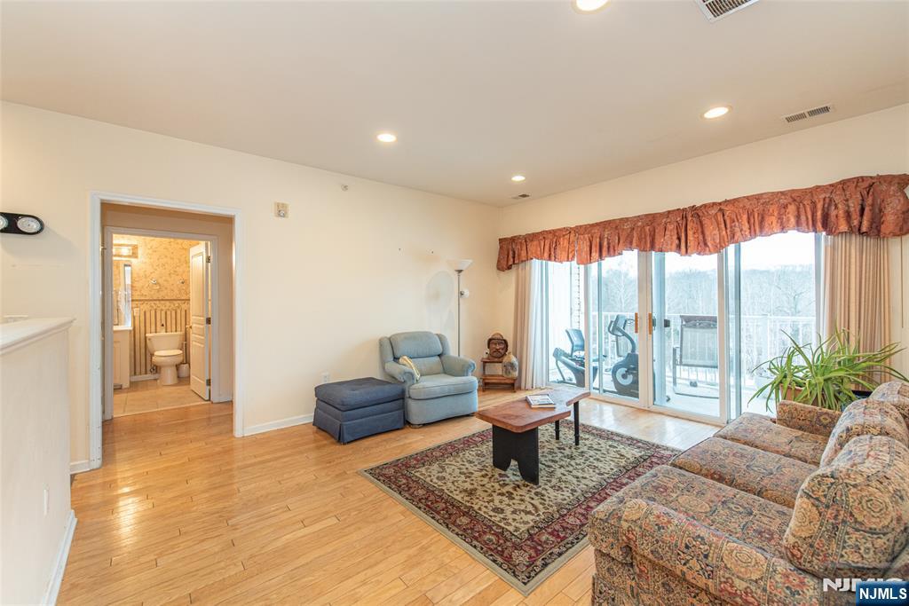 10323 Warrens Way Wanaque, NJ 07465 - Photo 2 of 30 a living room with furniture