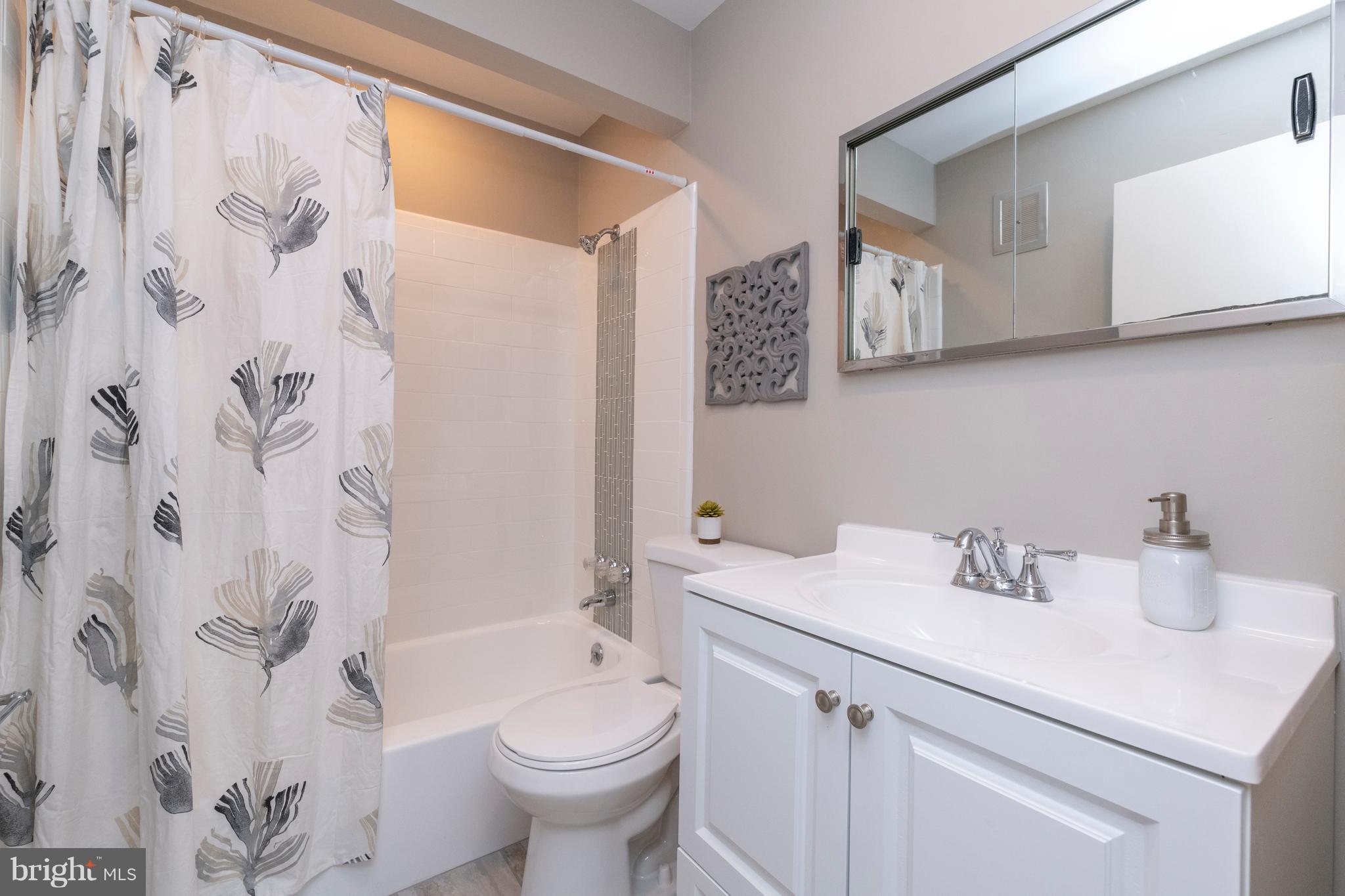 1010 Trickling Brook Road Cockeysville, MD 21030 - Photo 20 of 38 Hall Bath