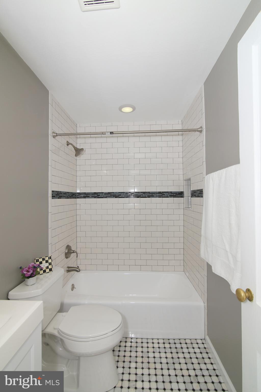 3116 Wayne Road Falls Church, VA 22042 - Photo 12 of 32 Hall Bath