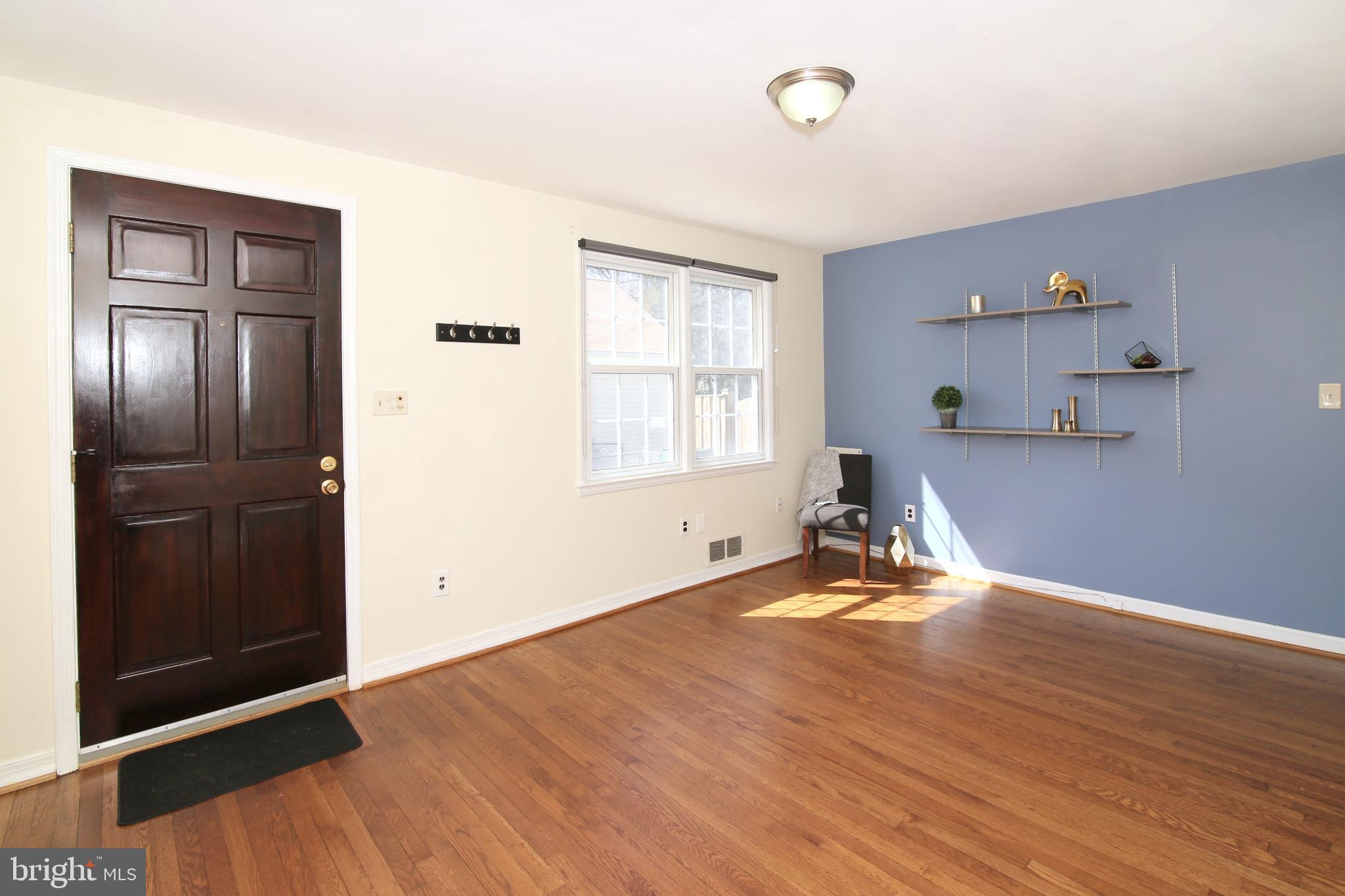 3116 Wayne Road Falls Church, VA 22042 - Photo 6 of 32 Living Room