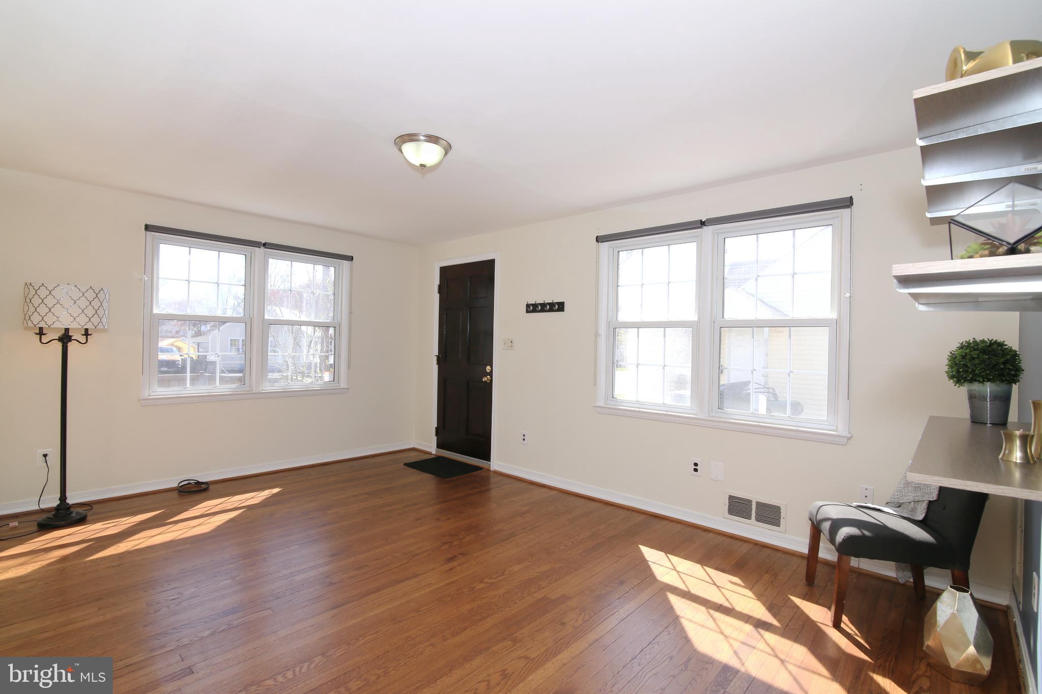 3116 Wayne Road Falls Church, VA 22042 - Photo 7 of 32 Living Room