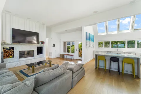 $3,999,999 | 548 Dune Road, Westhampton, NY 11978
