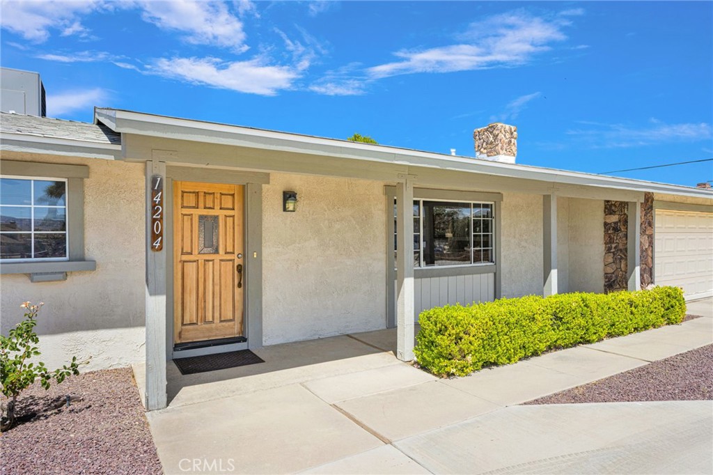 14204 Crow Road Apple Valley, CA 92307 - Photo 3 of 58