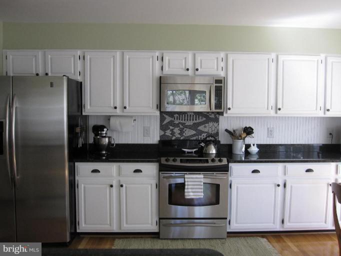 7727 Modisto Lane Springfield, VA 22153 - Photo 2 of 20 Kitchen