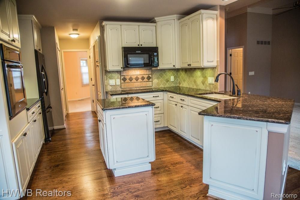271 Marmoor Court, Unit 26 Rochester Hills, MI 48309 - Photo 11 of 46