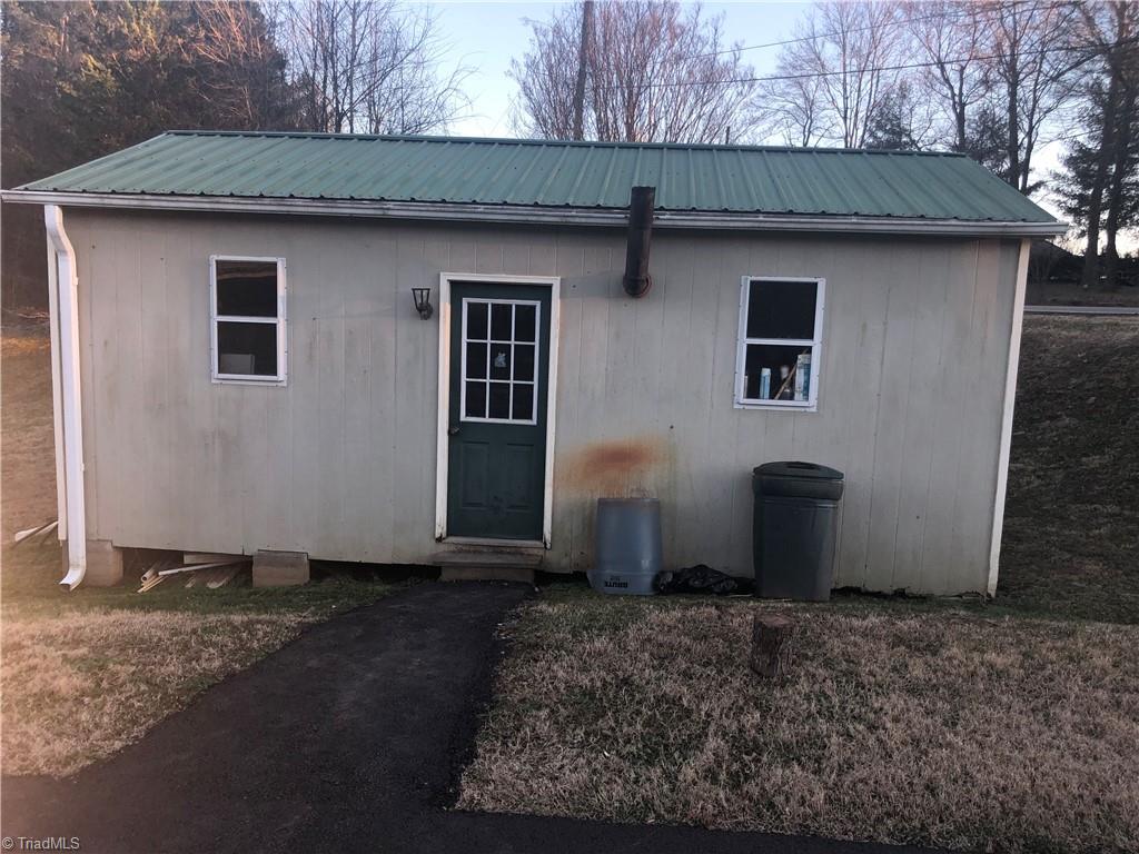 313 Collins Road Dobson, NC 27017 - Photo 18 of 46 Gallery Image 18