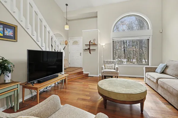 $539,900 | 337 Horseshoe Court, Plainwell, MI 49080