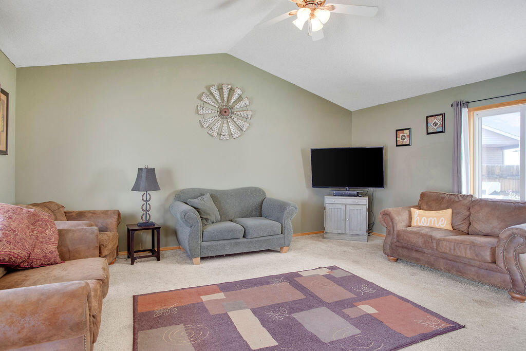 393 Center Ridge Drive Culver, OR 97734 - Photo 9 of 36 mmayphoto-2032-mmayphoto-2038