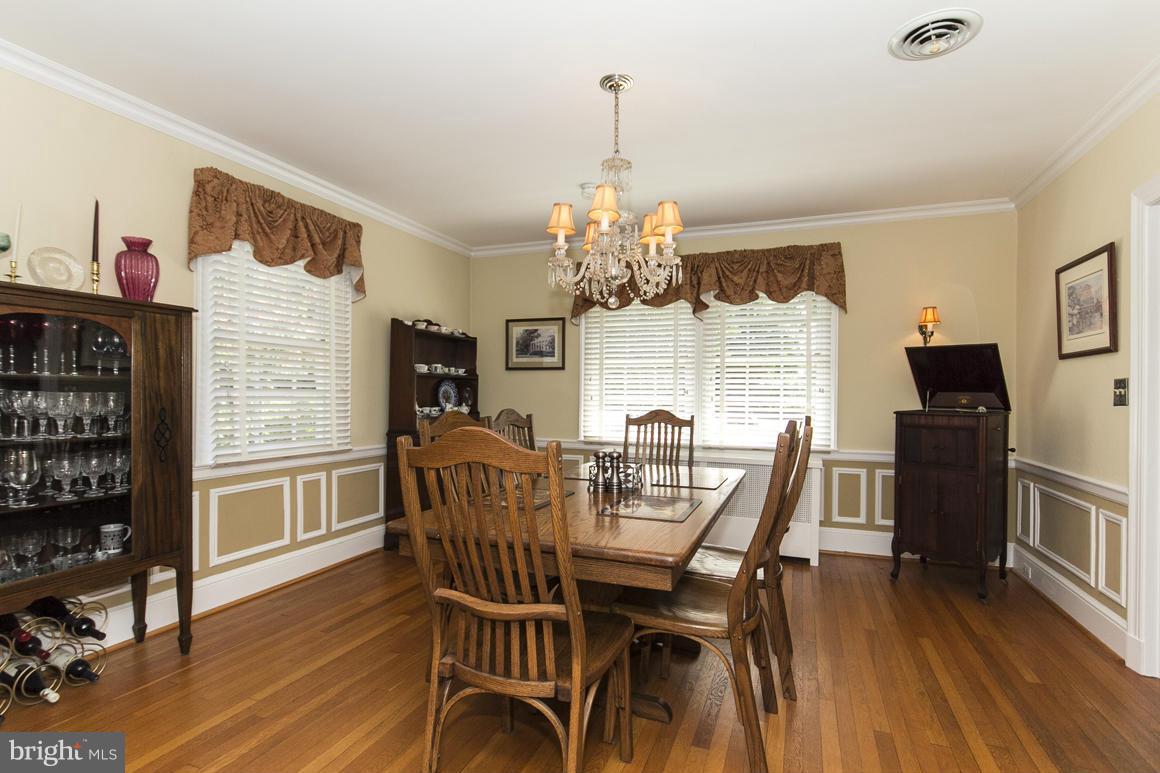 800 St Georges Road Baltimore, MD 21210 - Photo 16 of 30 Dining Room