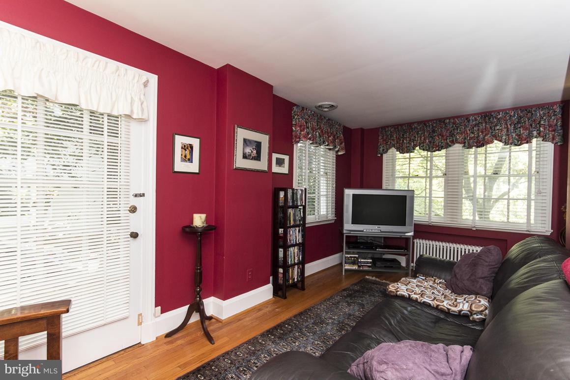 800 St Georges Road Baltimore, MD 21210 - Photo 9 of 30 Family Room