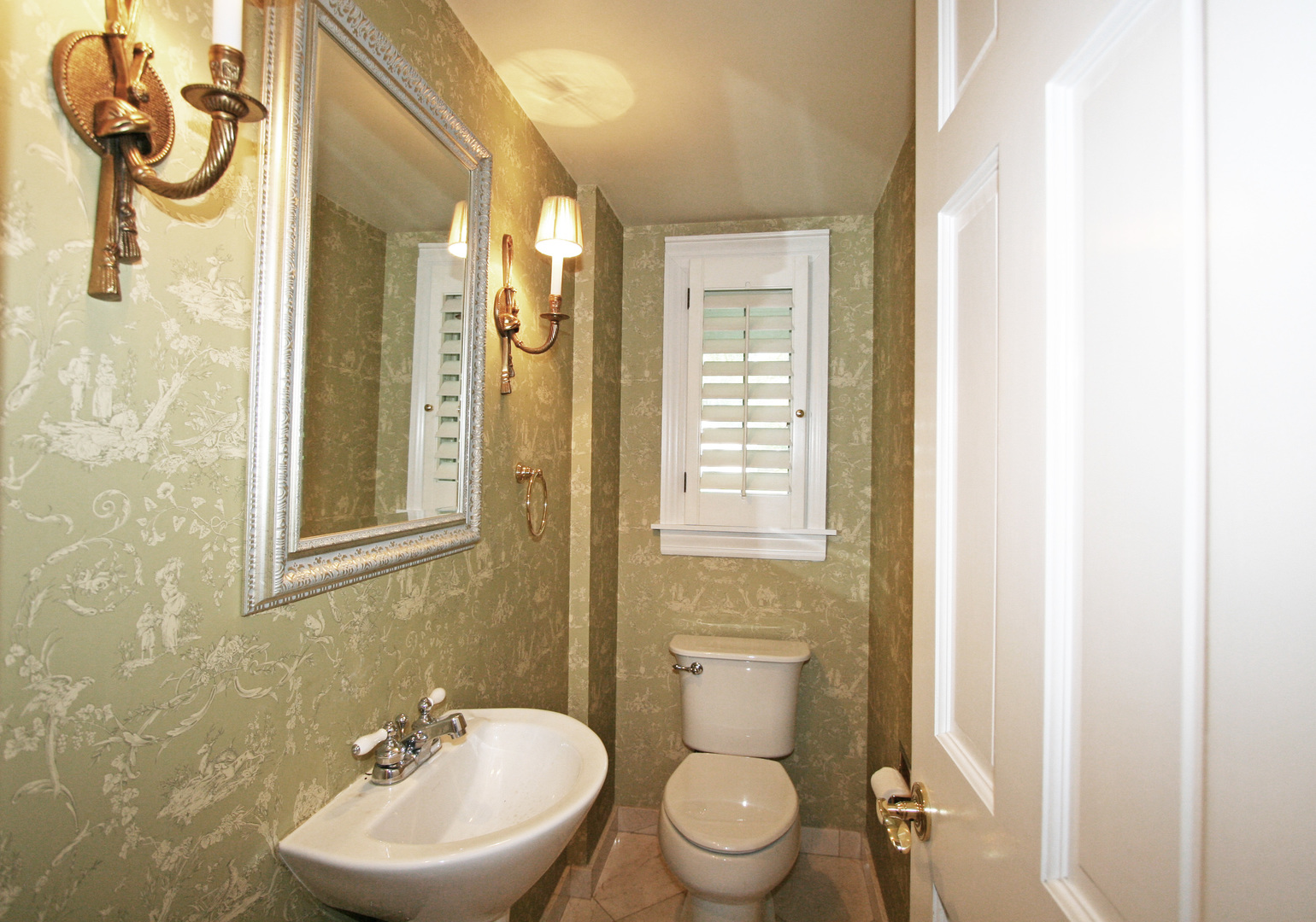 1125 Woodview Road Burr Ridge, IL 60527 - Photo 10 of 22 a bathroom with a toilet a sink and a mirror