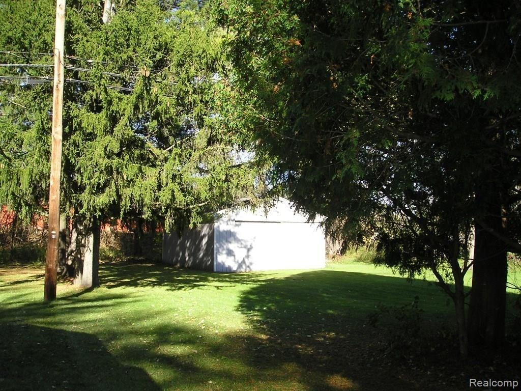 130 West Capac Road Imlay City, MI 48444 - Photo 20 of 20 Front of large pole barn