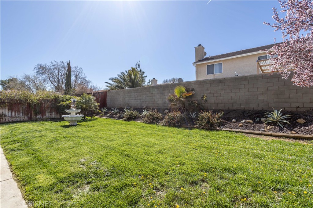 4224 Sorrell Avenue Palmdale, CA 93552 - Photo 27 of 34 a view of a back yard of the house