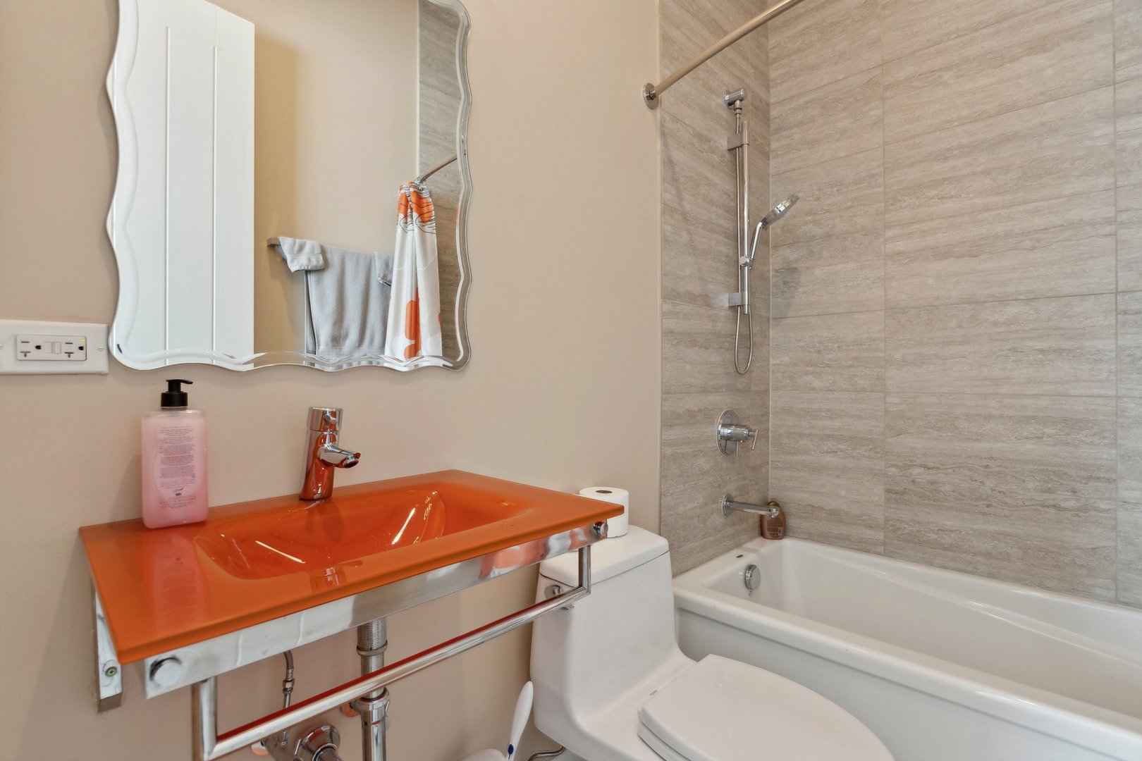 264 Linden Road Northbrook, IL 60062 - Photo 25 of 88 a bathroom with a tub sink and toilet
