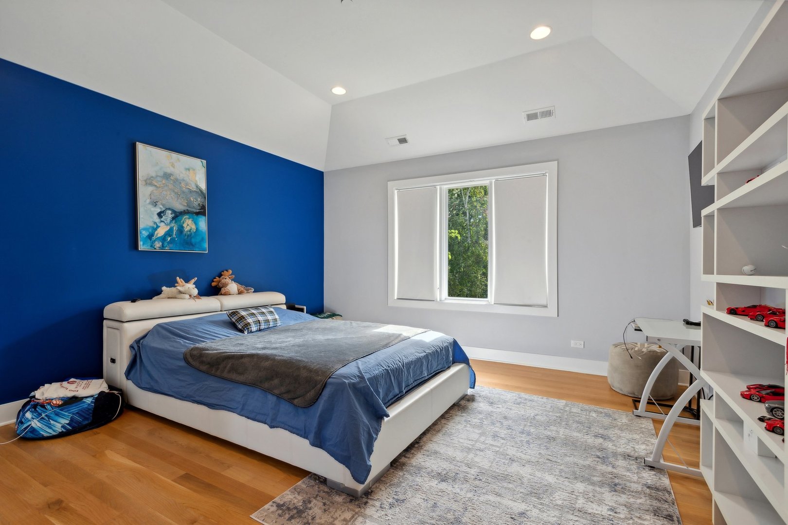 264 Linden Road Northbrook, IL 60062 - Photo 34 of 88 a bedroom with a bed and a window