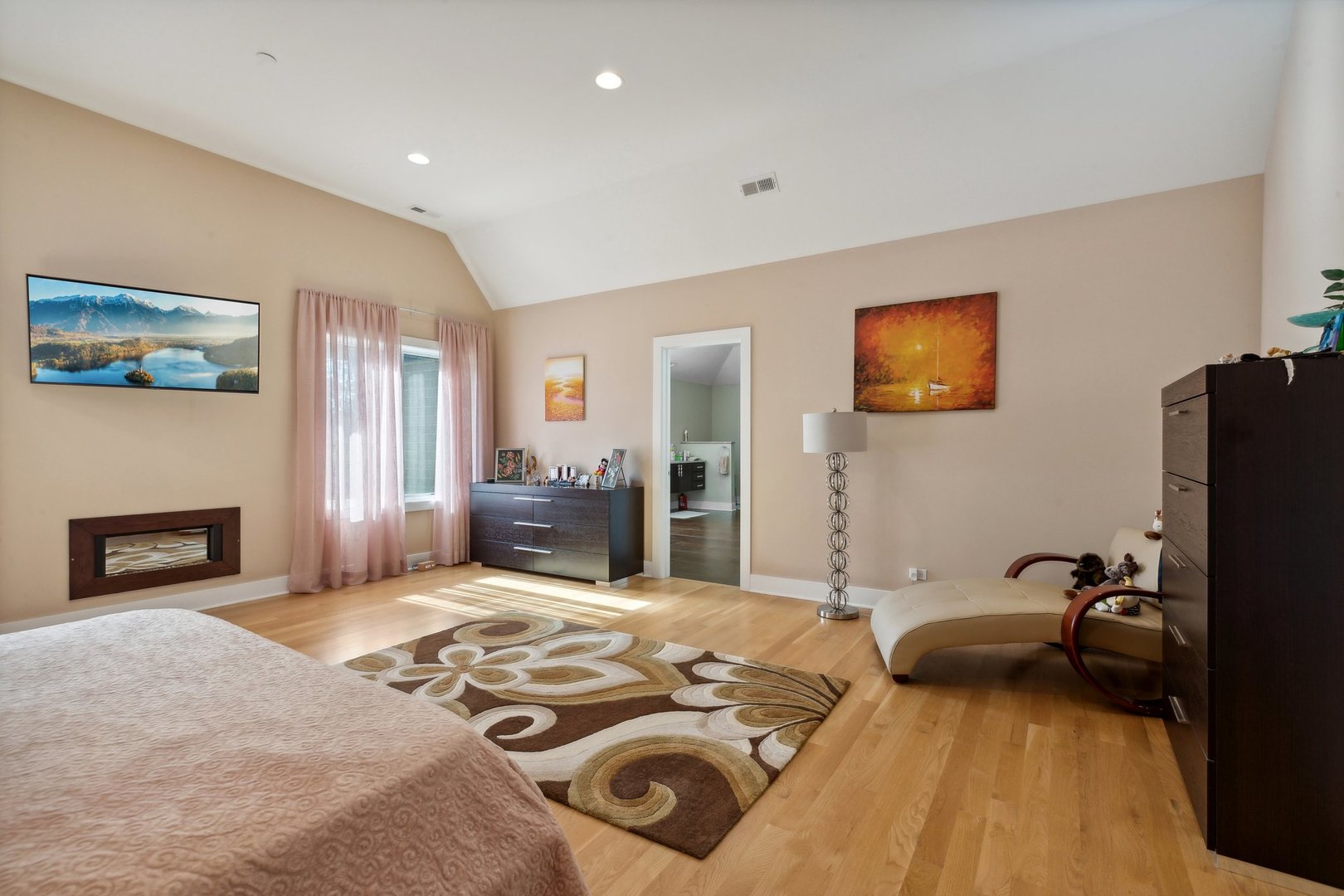 264 Linden Road Northbrook, IL 60062 - Photo 37 of 88 a bedroom with a bed and a tv