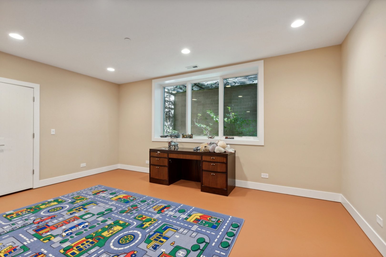 264 Linden Road Northbrook, IL 60062 - Photo 60 of 88 a large bedroom with a bed and a window