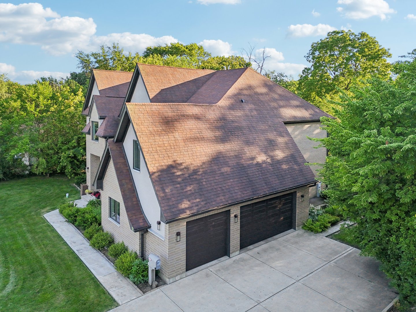 264 Linden Road Northbrook, IL 60062 - Photo 77 of 88 an aerial view of a house with a yard