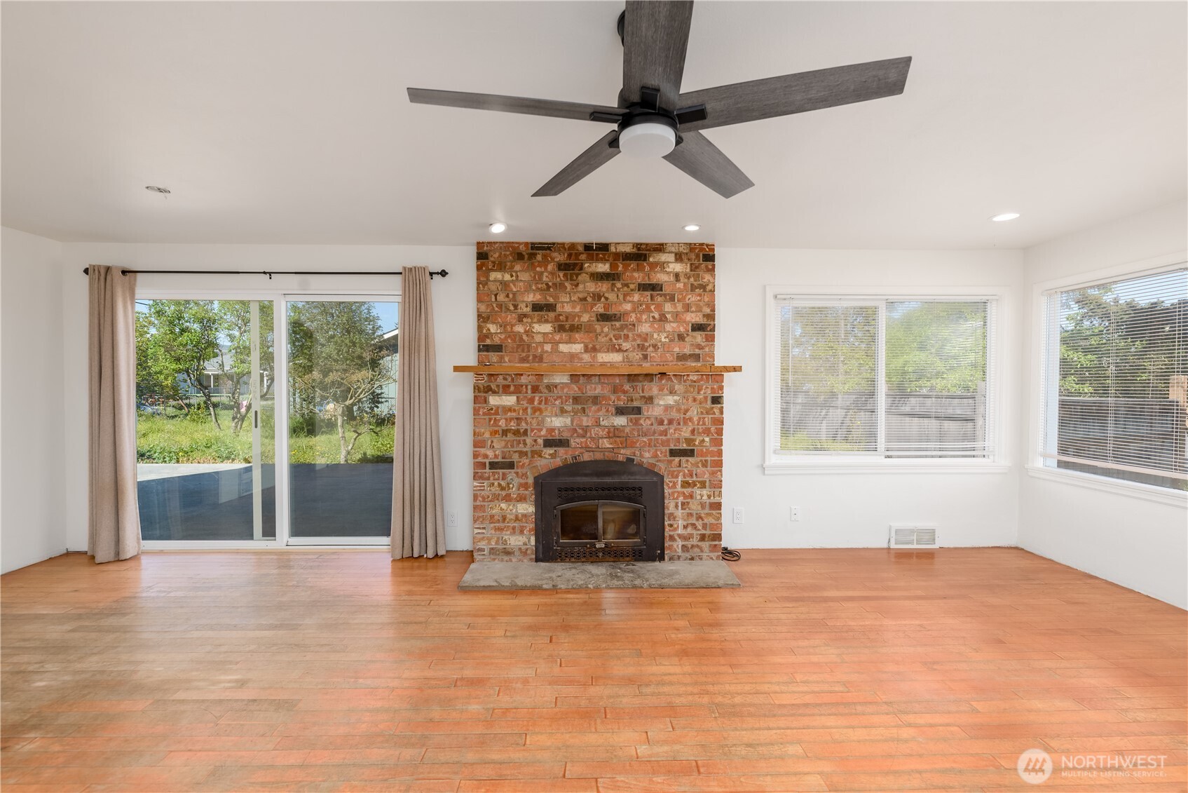 405 West Spruce Street Sequim, WA 98382 - Photo 4 of 40