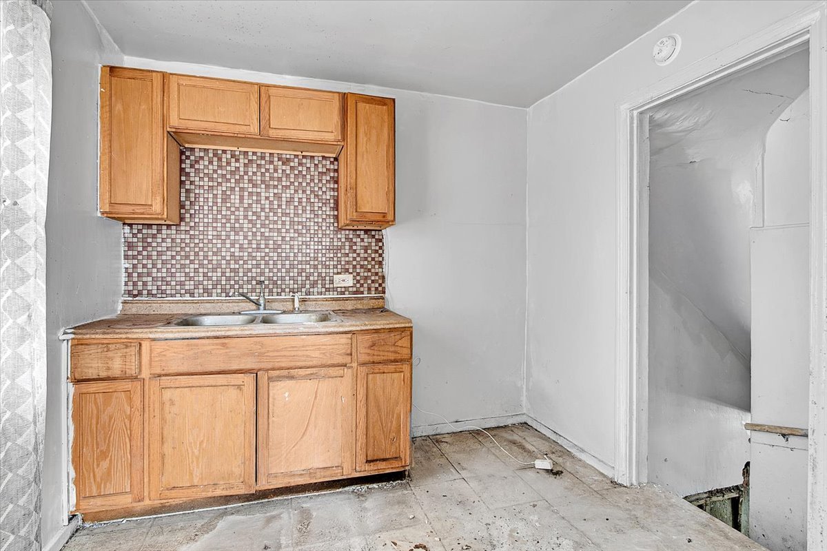9846 South Calhoun Avenue Chicago, IL 60617 - Photo 8 of 19
