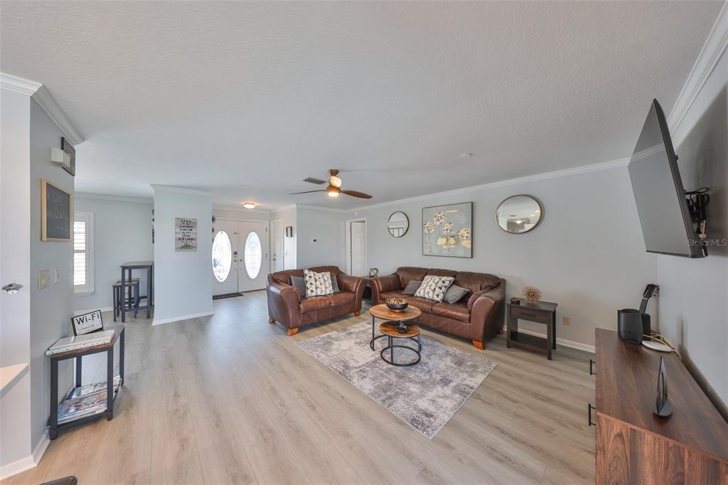 909 Birdie Way Apollo Beach, FL 33572 - Photo 5 of 40 a living room with furniture and a flat screen tv