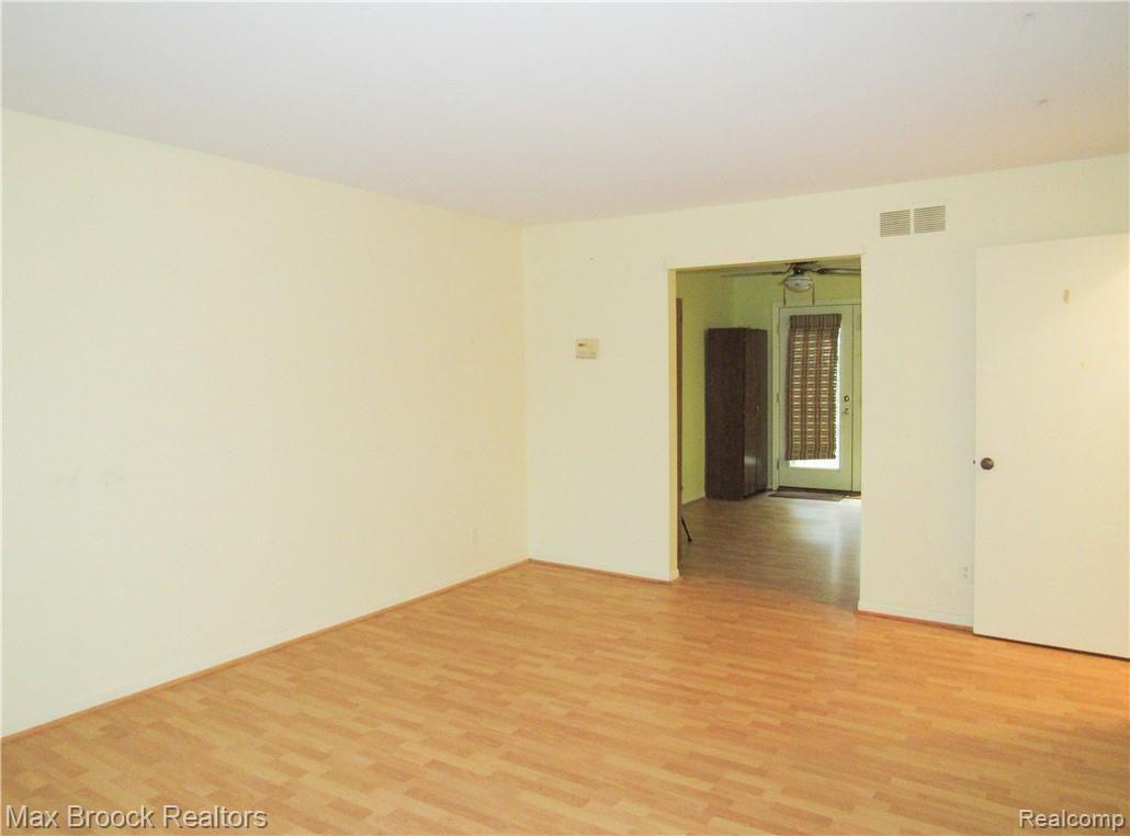 3148 Summers Road Keego Harbor, MI 48320 - Photo 3 of 19 3148SummersRd-1.jpg