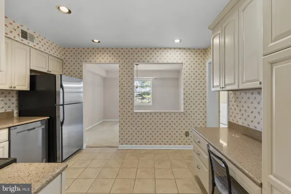 $265,000 | 6 Gurteen Court, Unit 301, Lutherville-Timonium, MD 21093