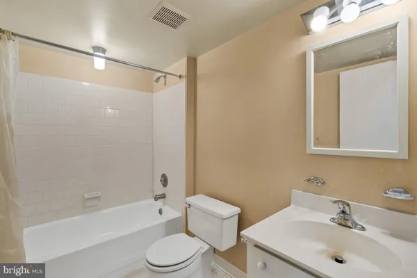 $265,000 | 6 Gurteen Court, Unit 301, Lutherville-Timonium, MD 21093