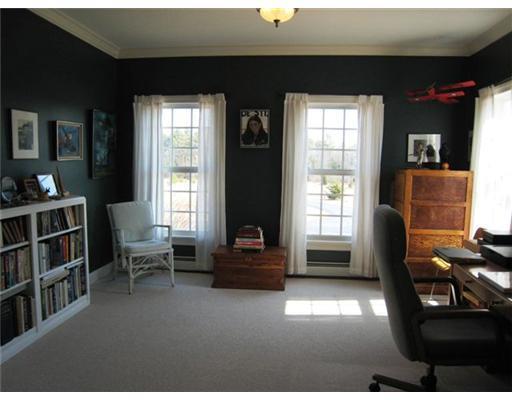 100 Hay Field Road Yarmouth, ME 04096 - Photo 13 of 25 Den/Family/Great Room.