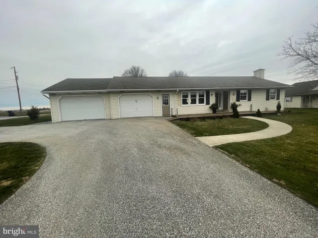 $1,850 | 63 Harristown Road, Paradise, PA 17562