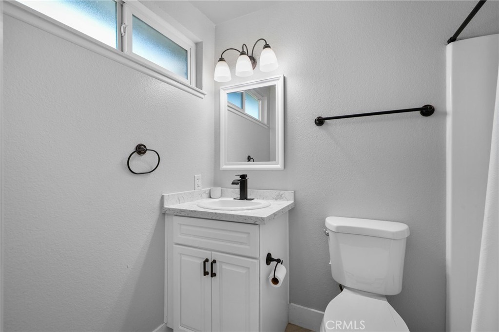 8949 Cudahy Court Riverside, CA 92503 - Photo 20 of 42 Primary Bathroom.