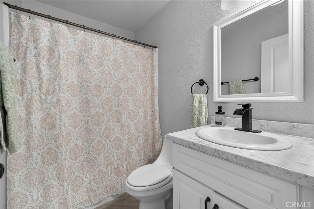 8949 Cudahy Court Riverside, CA 92503 - Photo 24 of 42 Guest Bathroom.