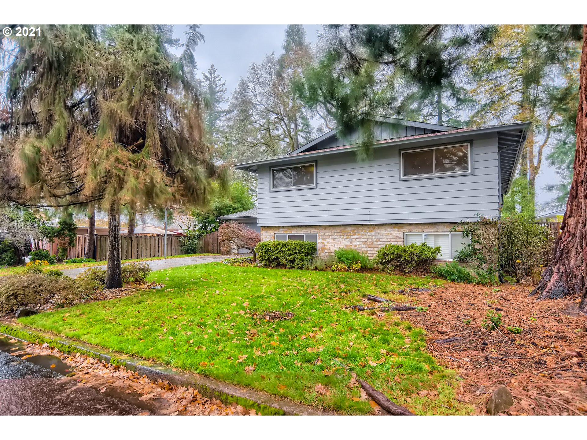 16700 Southeast Valley View Road Gladstone, OR 97027 - Photo 3 of 32 Gallery Image 3