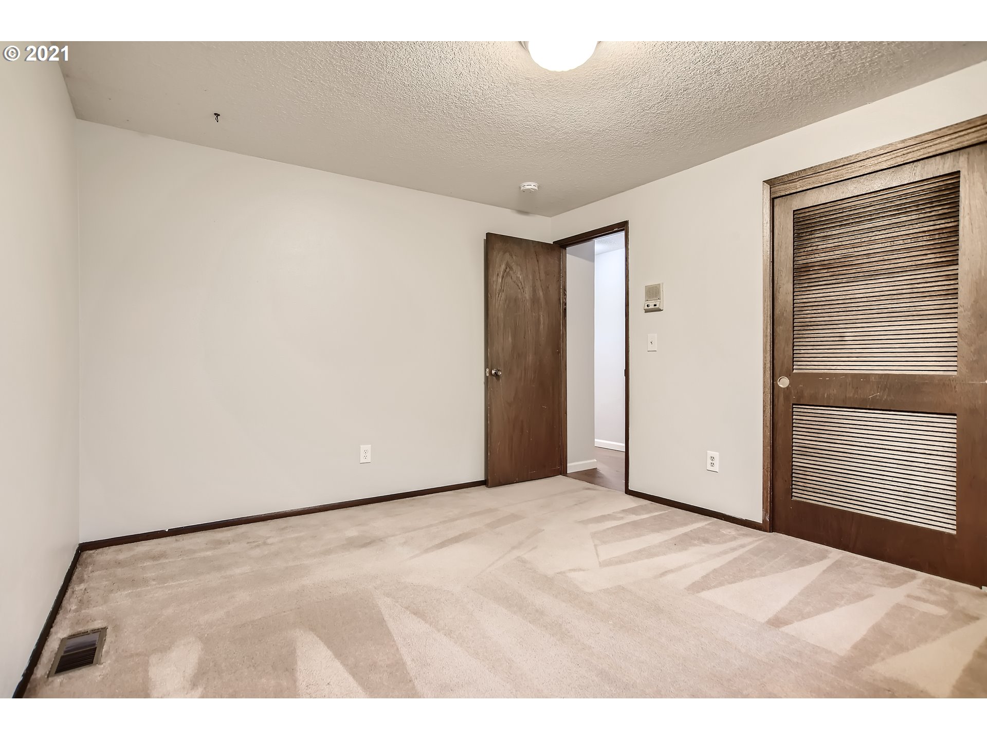 16700 Southeast Valley View Road Gladstone, OR 97027 - Photo 22 of 32 Gallery Image 22