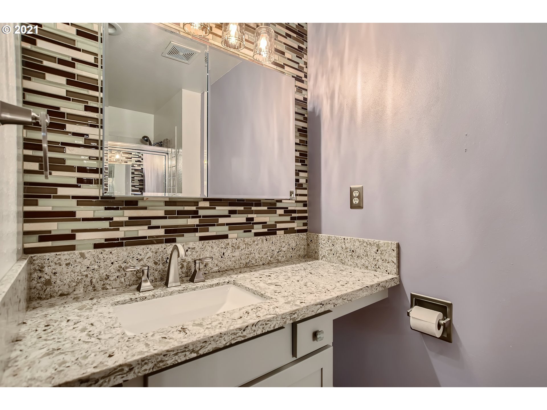 16700 Southeast Valley View Road Gladstone, OR 97027 - Photo 23 of 32 Gallery Image 23