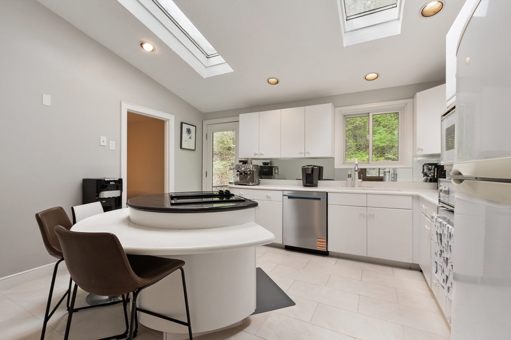 86 Framingham Road Southborough, MA 01772 - Photo 12 of 36