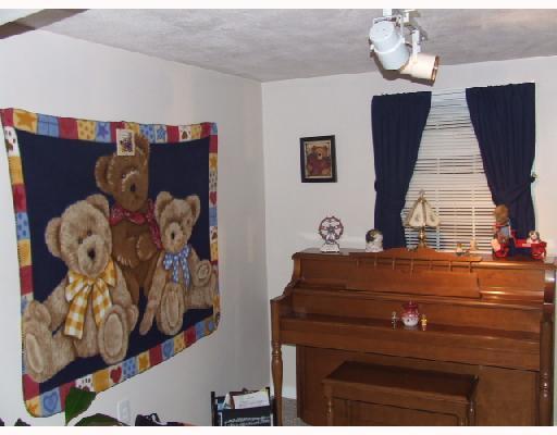 8584 Peebles Road Pittsburgh, PA 15237 - Photo 4 of 18 Den/Family/Great Room. Convert the den area into a home office, library or play area for the kids! Endless possiblities....