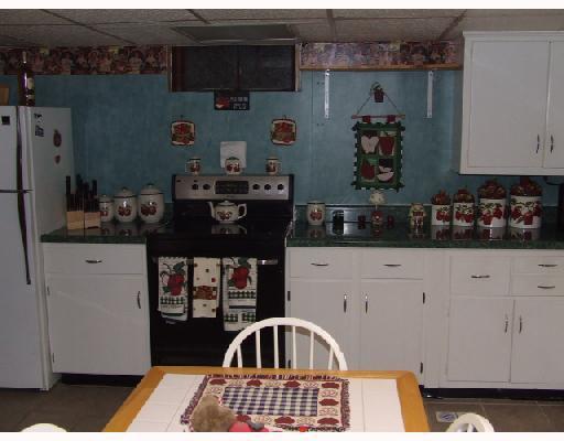 8584 Peebles Road Pittsburgh, PA 15237 - Photo 9 of 18 Kitchen.