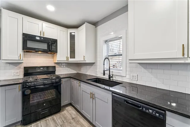 $495,000 | 2824 Tracy Avenue, Kansas City, MO 64109