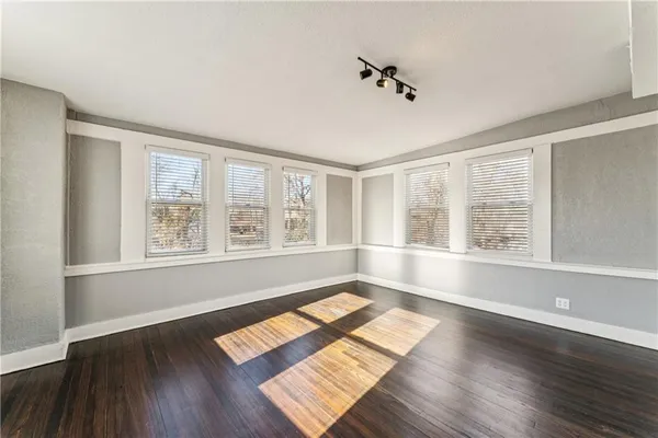 $474,999 | 2824 Tracy Avenue, Kansas City, MO 64109