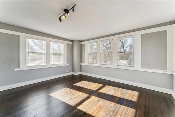 $474,999 | 2824 Tracy Avenue, Kansas City, MO 64109