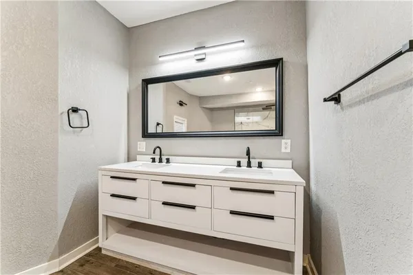 $474,999 | 2824 Tracy Avenue, Kansas City, MO 64109