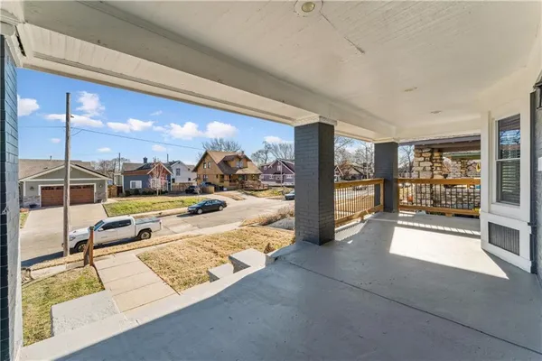 $474,999 | 2824 Tracy Avenue, Kansas City, MO 64109